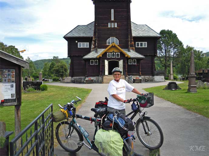 Birkebeinerrittet_Grete_ved_Rena_kirke