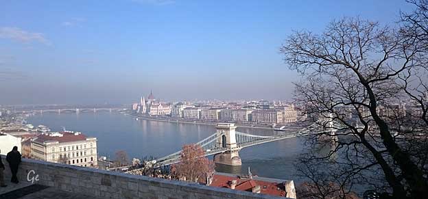 Budapest_Donau_med_Parlamentet