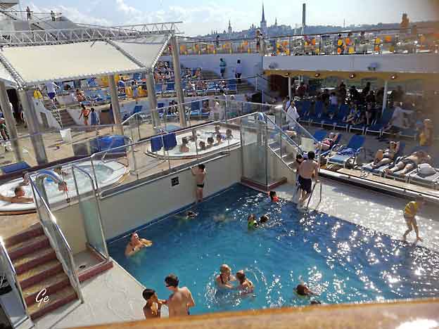 Cruise_Costa-Magica_basseng