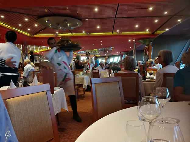 Cruise_Costa-Magica_restaurant-Smeralda