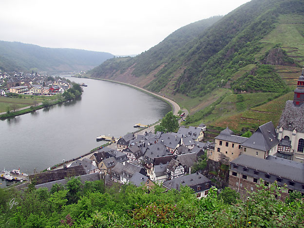 Mosel_Bellstein_Burgruine-Metternich