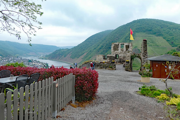 Mosel_Bellstein_Burgruine-Metternich