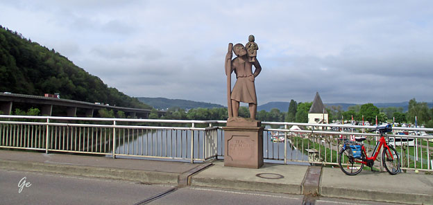 Mosel_Mehring-Trier_skulptur_og_bro