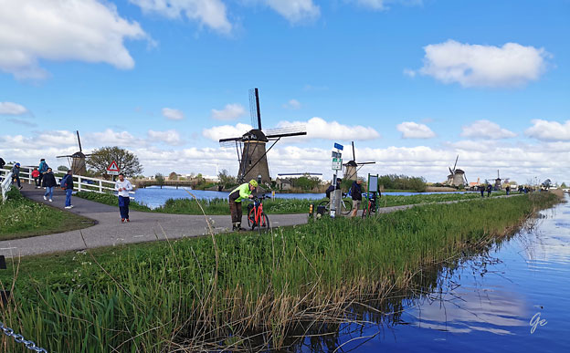 Kinderdijk_polderomraadet_med_vindmoller