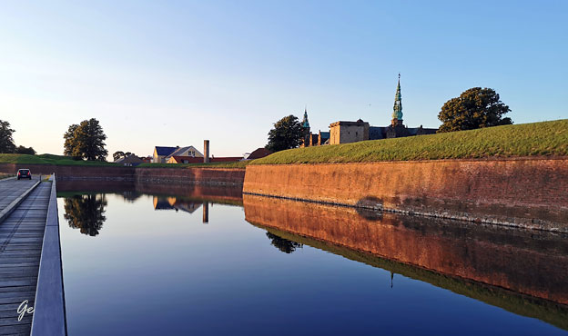 Helsingor_kveld_ved_Kronborg-slott