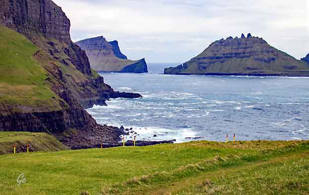 Faroe_Islands_Vagar_Tindholmur