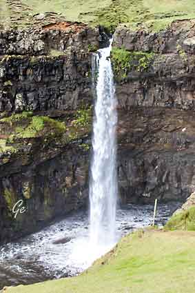 Faroe_Islands_Vagar_Mulafossur_og_Gaasadalur