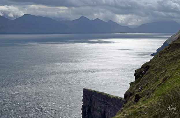 Faroe_Islands_Eysteroy_Gjogv