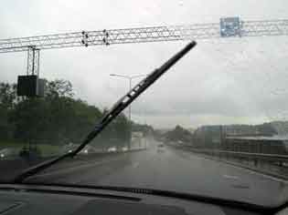 Norge_Drammensveien_i_regn