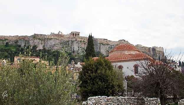 Athen_fra_Hadrians-Bibliotek_mot_Akropolis