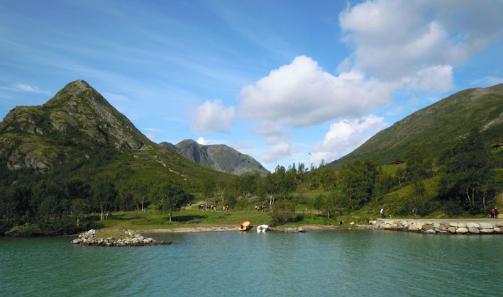 Jotunheimen_sommer_ved_Gjende