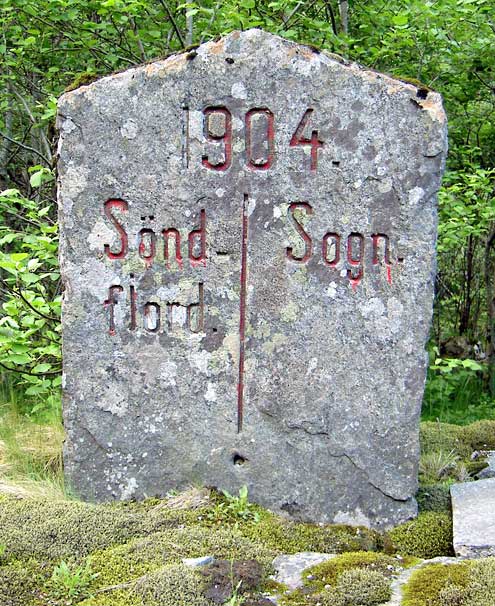 Lindesnes_Nordkapp_merkestein