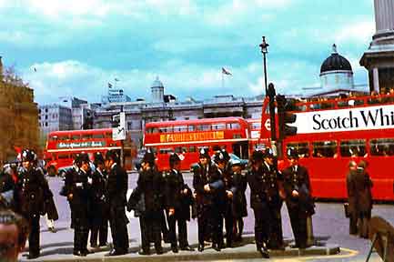 London_vakthold_for_dronning_Elizabeth