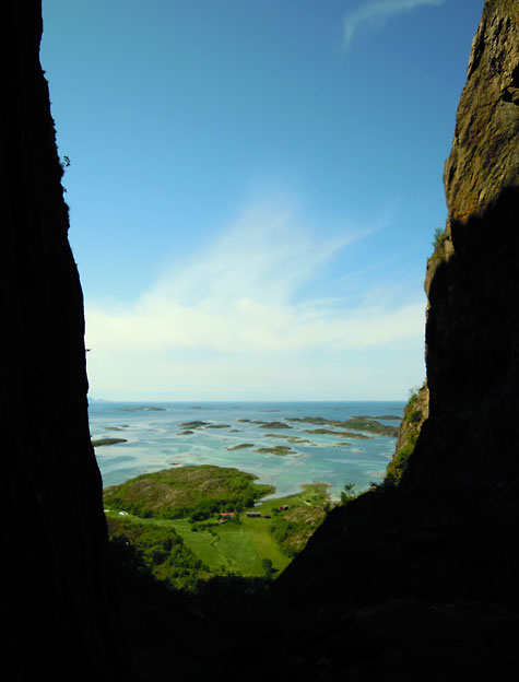 Torghatten_gjennom_hullet