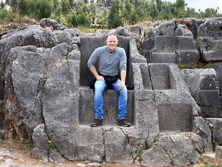 Geir_paa_inkatronen_i_Saqsaywaman_Peru