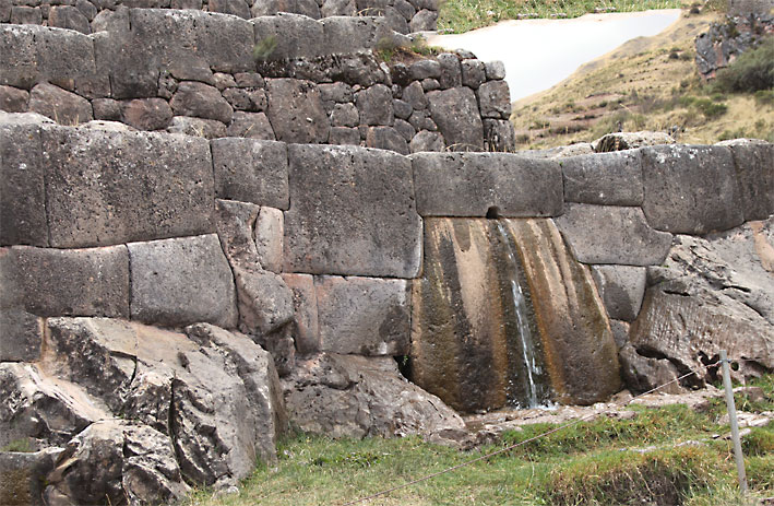 Peru_Cusco_Tambomachay_vannrenne