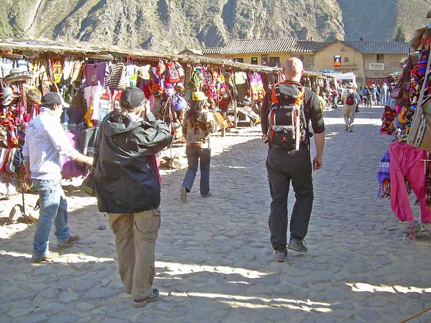 Grete_og_Geir_paa_marked_i_Ollantaytambo_Peru