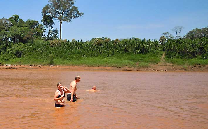 Bading_i_Tambopata_Peru