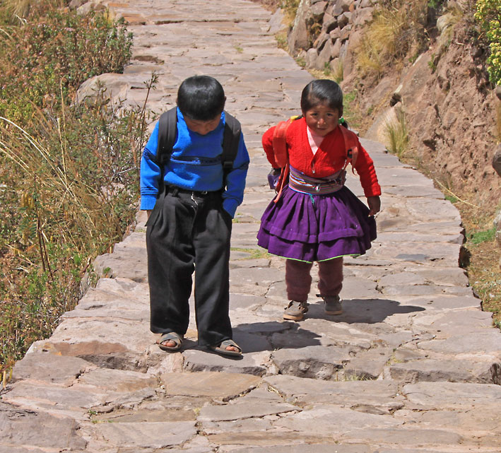 Peru_Taquile_to_barn