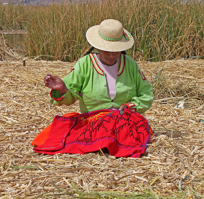 Peru_Titicaca_Uros_Islands_dame_broderer.