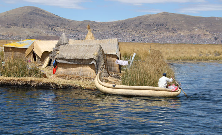 Peru_Titicaca_Uros_Islands_sivbaat