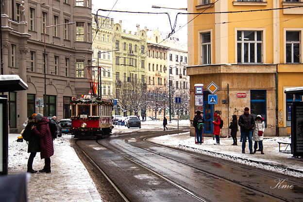 Praha_veterantrikken_kommer