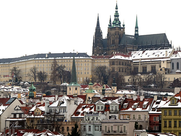 Praha_ved_Carlsbrua