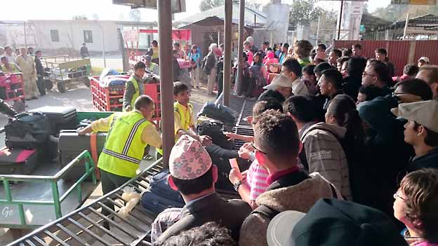 Nepal_Kathmandu_flyplassen_bagasjen