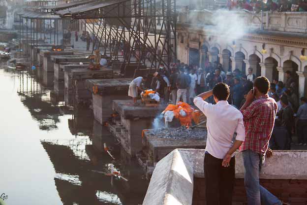 Nepal_Katmandu_elva_Bagmati_likbrenning