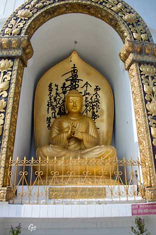 Nepal_Pokhara_Fredspagoden