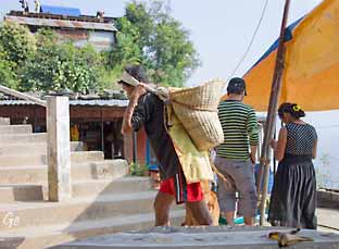 Nepal_Pokhara_ved_Fredspagoden