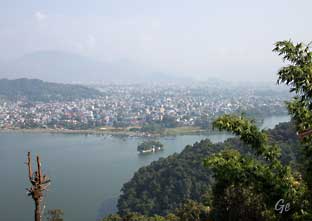 Nepal_Pokhara_stien_til_Fredspagoden