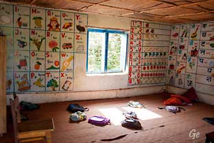 Nepal_trekking_Ghandruk_klasserom.