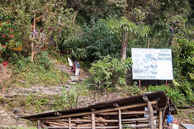 Nepal_trekking_Pokhara_Pothana_starten