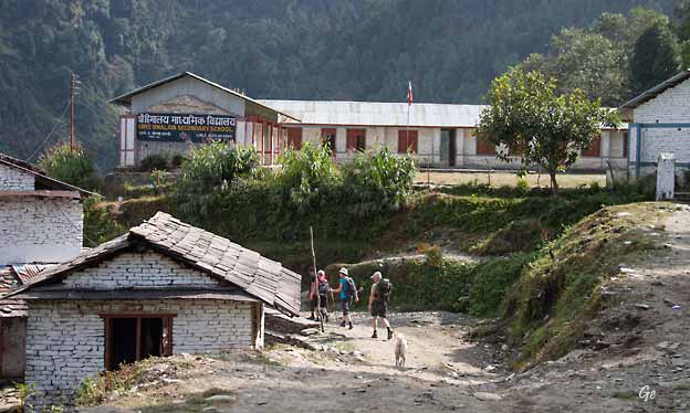 Nepal_trekking_Pothana_Ghandruk