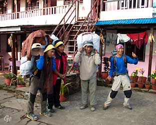 Nepal_trekking_Photana