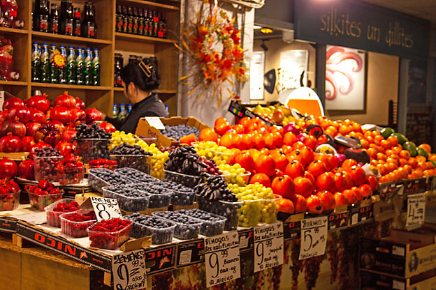 Riga_markedshallen_fruktdisk