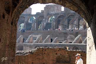 Roma_Forum_Colosseum
