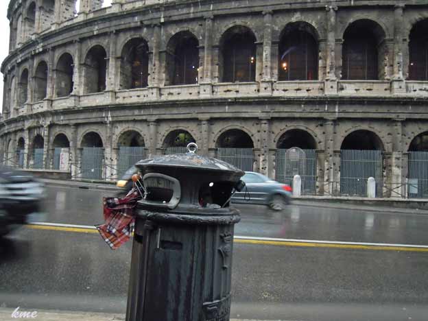 Roma_Forum_Colosseum_paraply