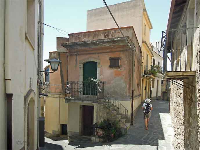 Castelmola_Grete_i_bygate