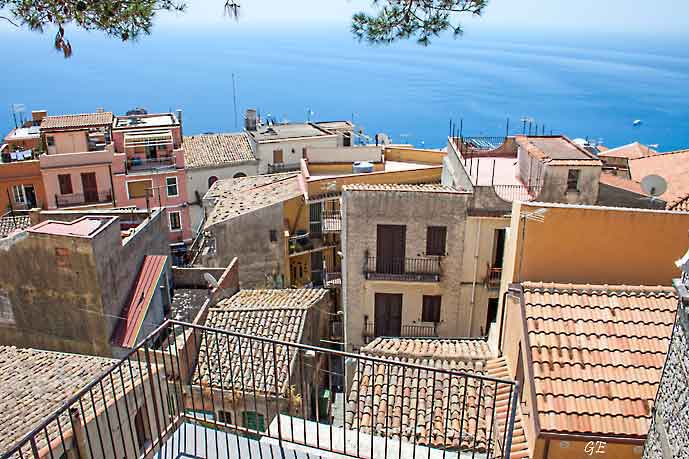 Castelmola_borgen_utsikt