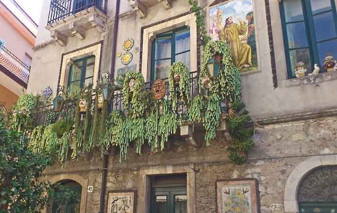 Taormina_fasade_ved_Naumachie