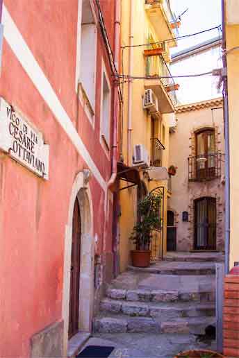 Taormina_gate_Cesare_Ottaviano.