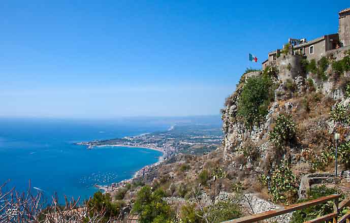 Taormina_paa_vei_til_Castelmola