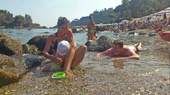 Taormina_strand_Nikolai_Elisabeth_Magnus