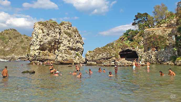 Taormina_strand_ved_Isola-Bella