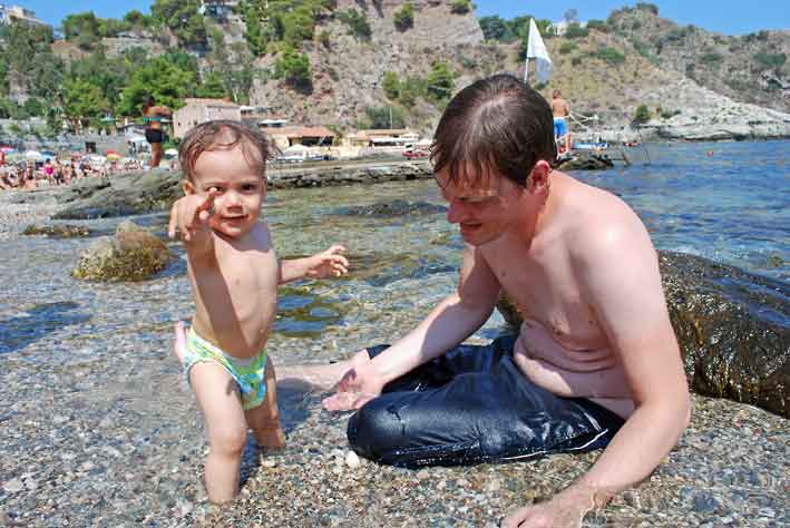 Taormina_stranda_Magnus_og_Nikolai