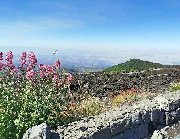 Etna_utsikt_fra_nedre-taubanestasjon.