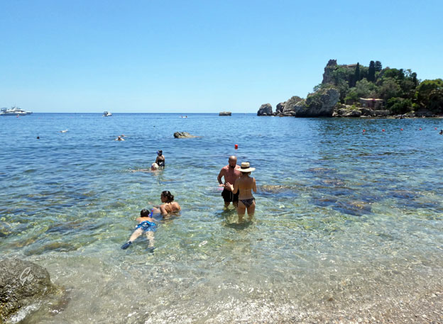 Taormina_stranda_ved_Isola-Bella
