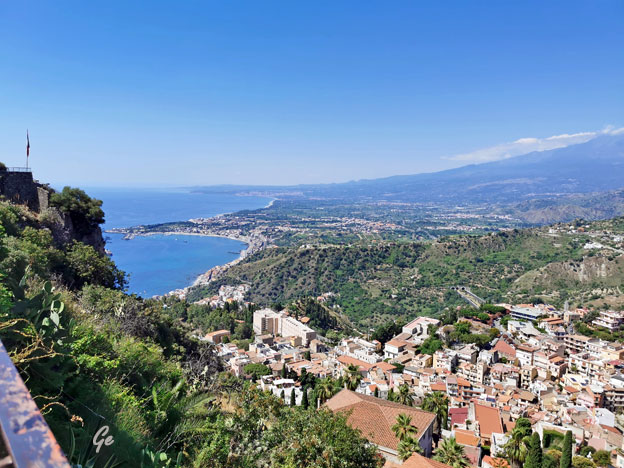 Taormina_mot_Castelmola.